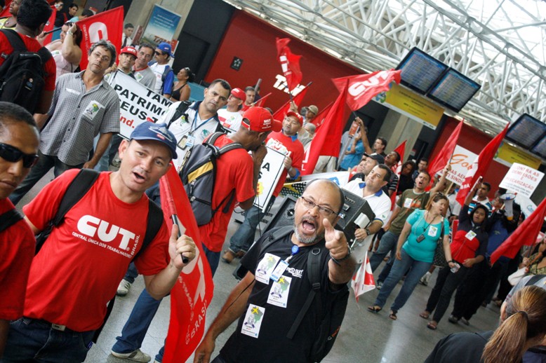 Imagem de Bahia: Aeroviários organizam grande ato contra Airport Service